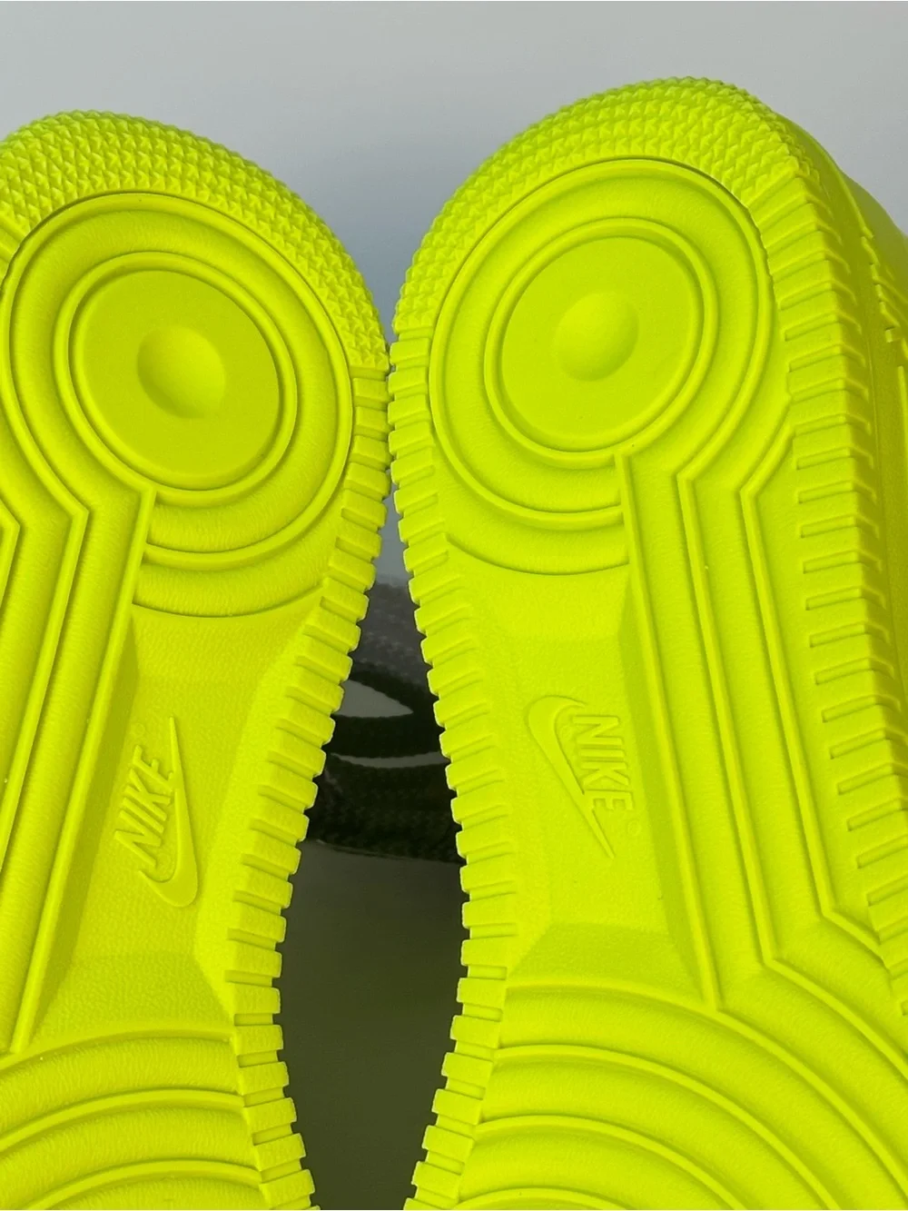 Nike Air Force 1 Men’s Low Off-White Volt Sz 13 NEW IN BOX Style AO4606 700